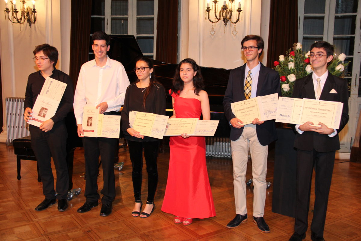 Ganadores del Certamen: Javier Valenzuela, Martín Cruzat, Montserrat Bravo, Catalina Arteaga, Juan Cristóbal Undurraga, Javier Rodríguez